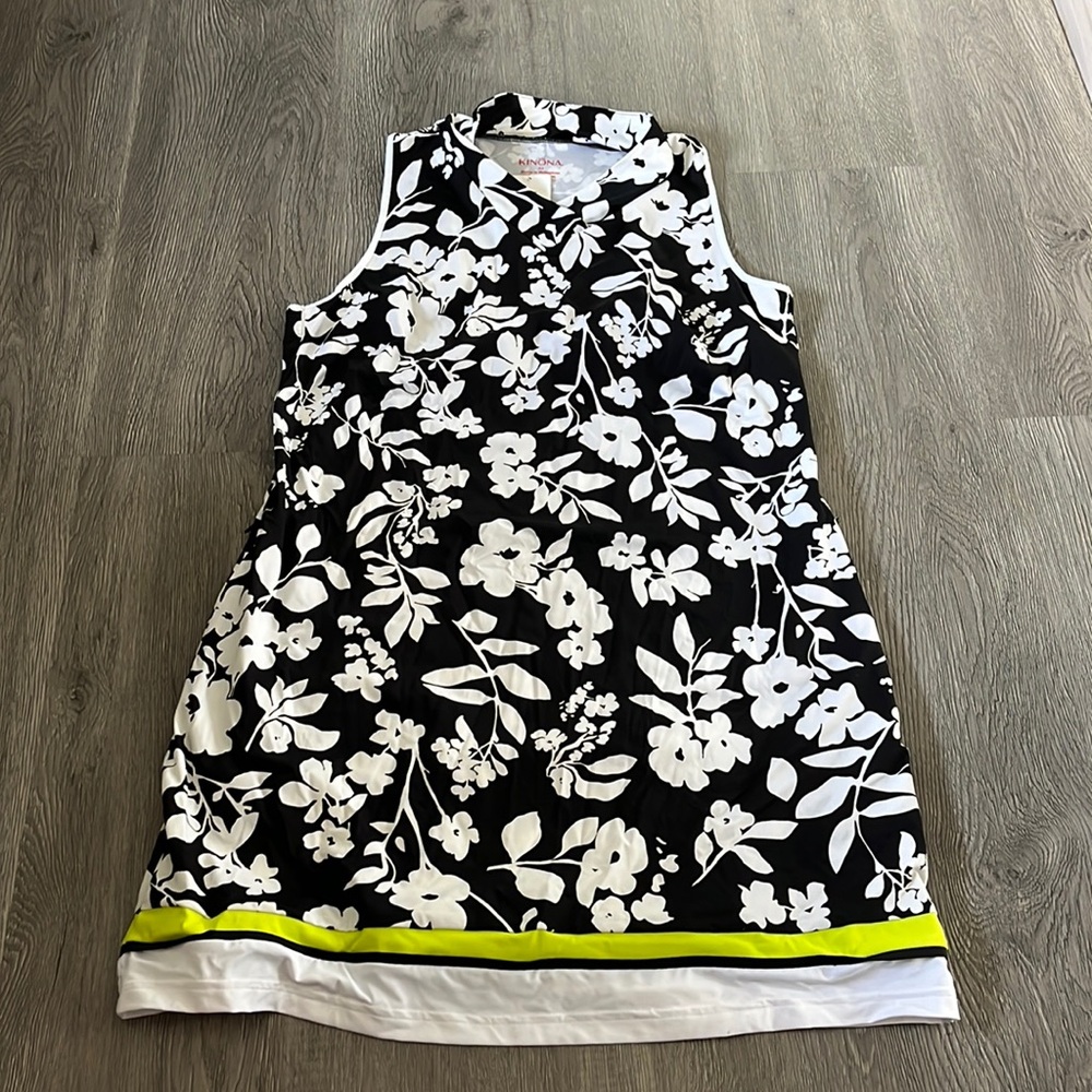 Kinona golf dress. NWT. Size medium.